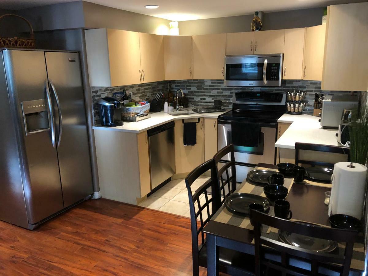 Cozy And Modern 3 Bedroom In Central Location! Виктория Екстериор снимка