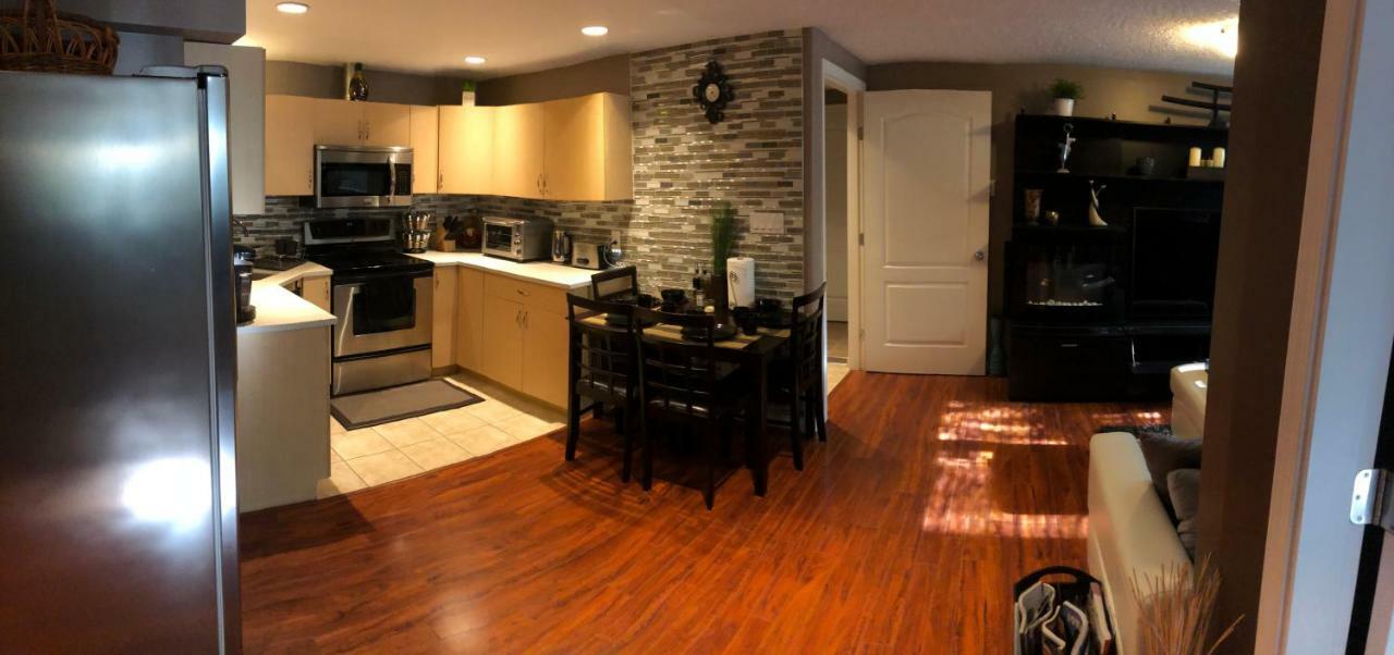 Cozy And Modern 3 Bedroom In Central Location! Виктория Екстериор снимка