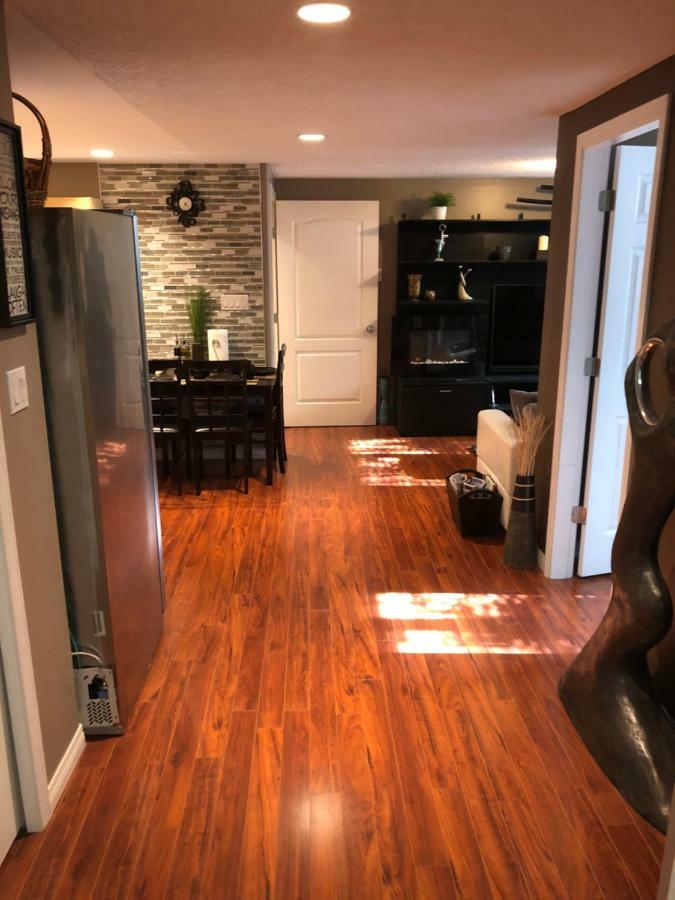 Cozy And Modern 3 Bedroom In Central Location! Виктория Екстериор снимка