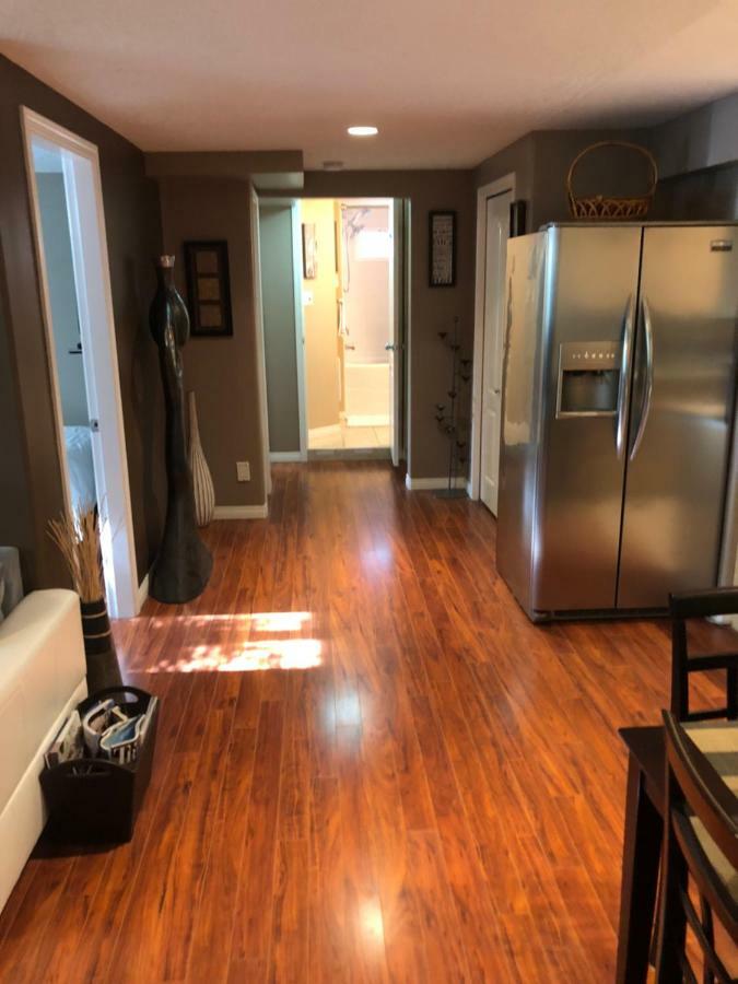 Cozy And Modern 3 Bedroom In Central Location! Виктория Екстериор снимка
