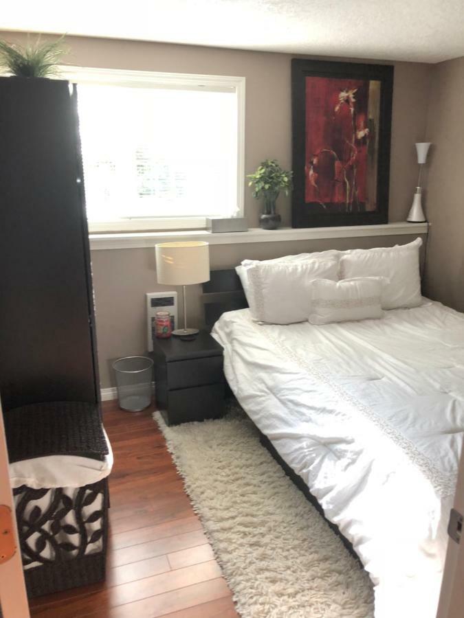 Cozy And Modern 3 Bedroom In Central Location! Виктория Екстериор снимка