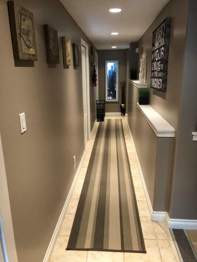 Cozy And Modern 3 Bedroom In Central Location! Виктория Екстериор снимка